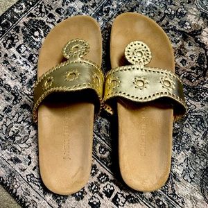 Comfortable Jack Rogers sandal. Very good shape. Great sandals for summer.